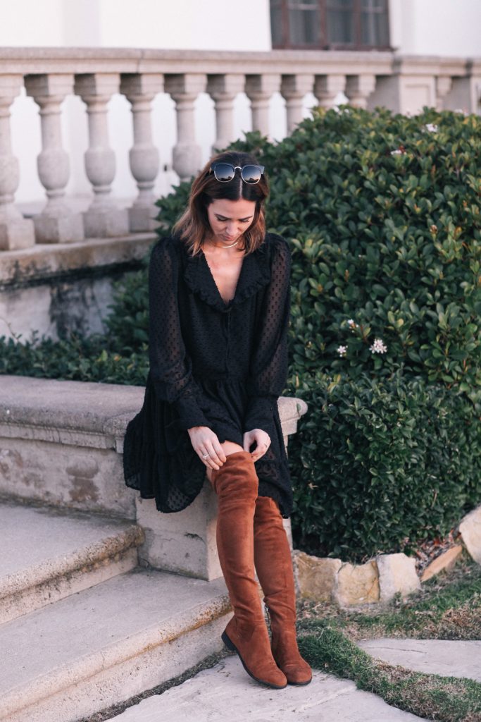 Blogger Mary Krosnjar wear Dolce Vita Neely boots