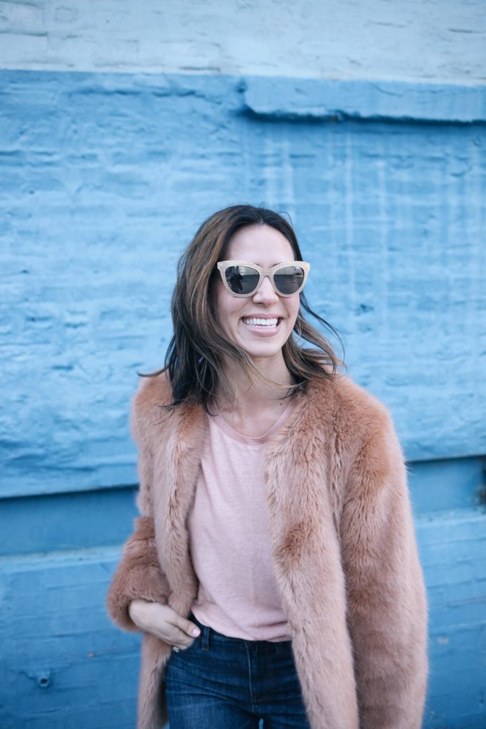 Blogger Mary Krosnjar wear Pink Faux Fur Coat and Pink Linen Tee