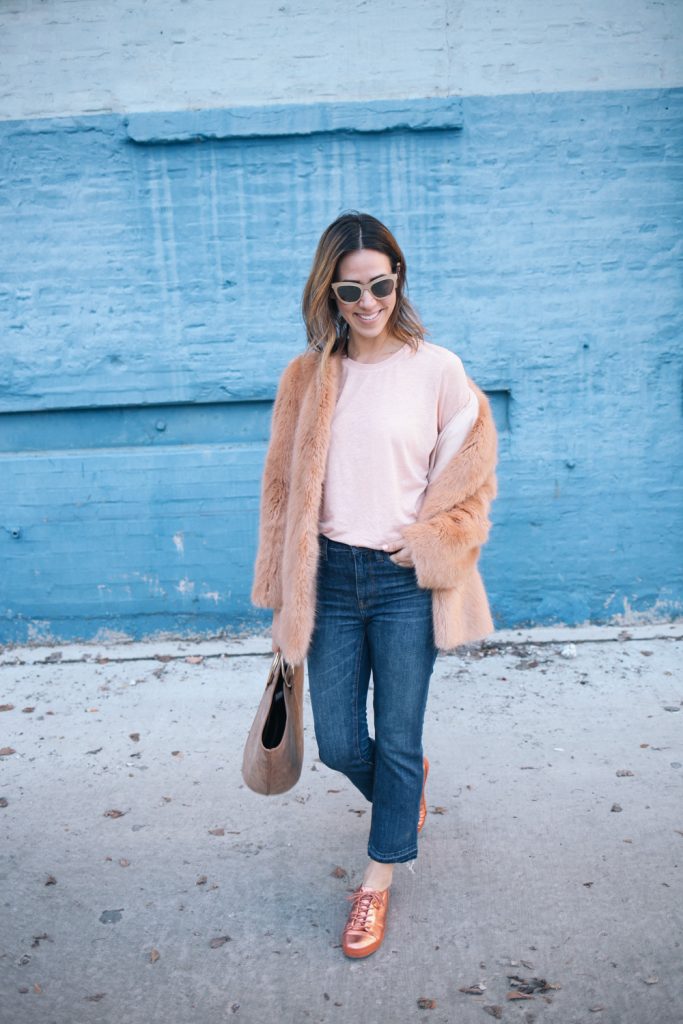 Blogger Mary Krosnjar wearing a casual pink valentines day look