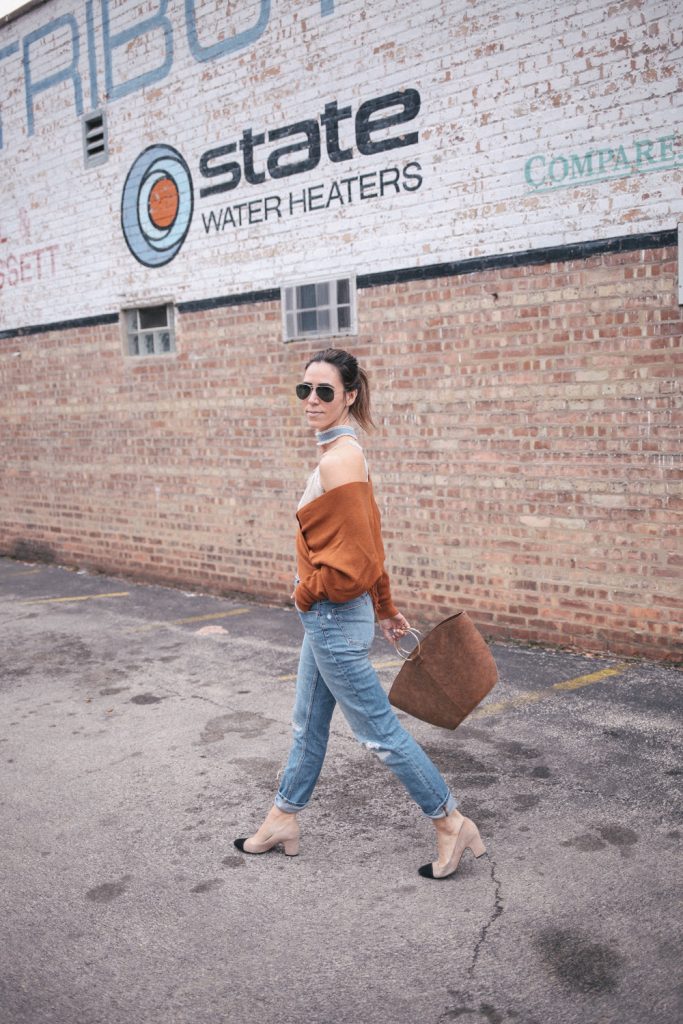 Blogger Mary Krosnjar wearing  Frayed Denim Choker and weekend casual fashion 