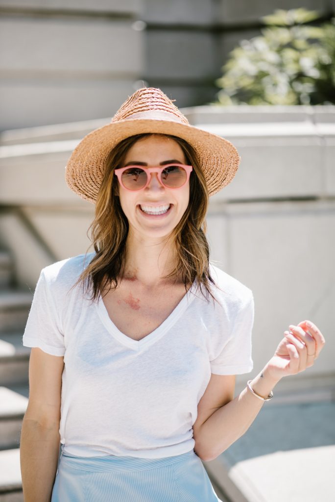 Blogger Mary Krosnjar wearing Sole Society Straw Hat and LOFT Pink sunglasses