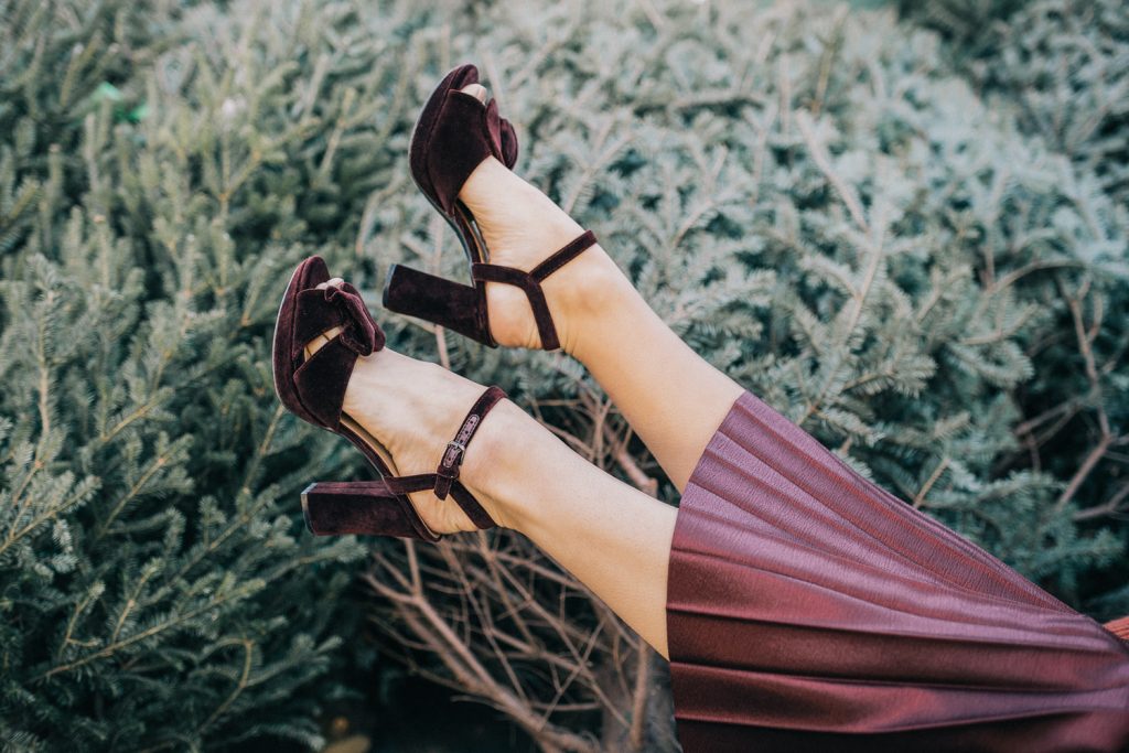 Blogger Mary Krosnjar wearing Naturalizer 90th Anniversary Adelle Shoes and Polished Pleated Skirt