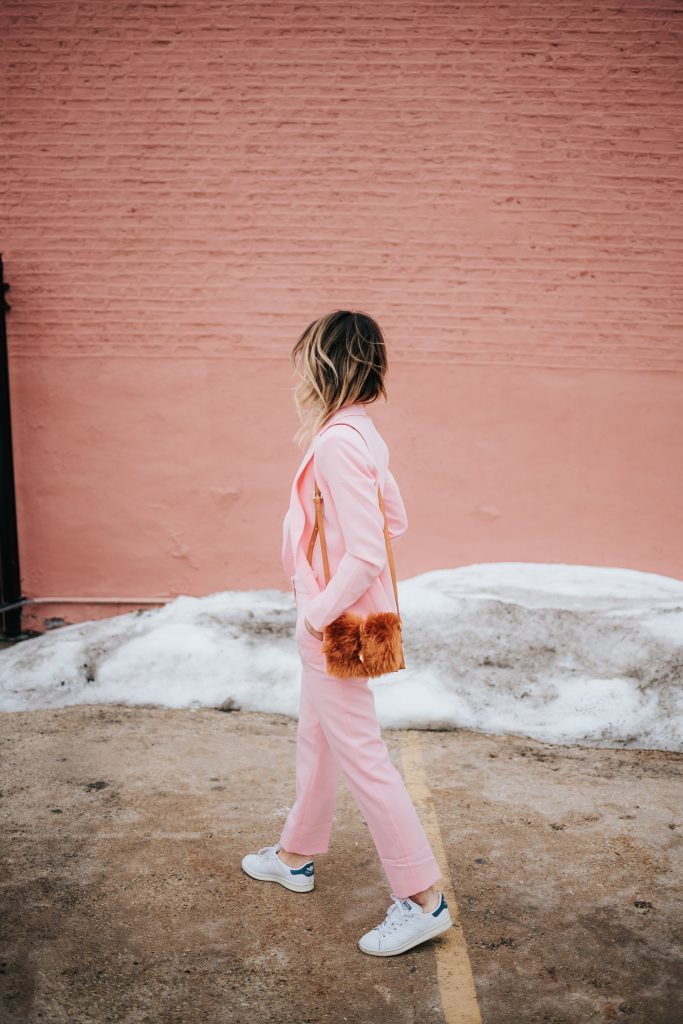 Blogger Mary Krosnjar wear Pink Blazer and Stan Smith Adidas