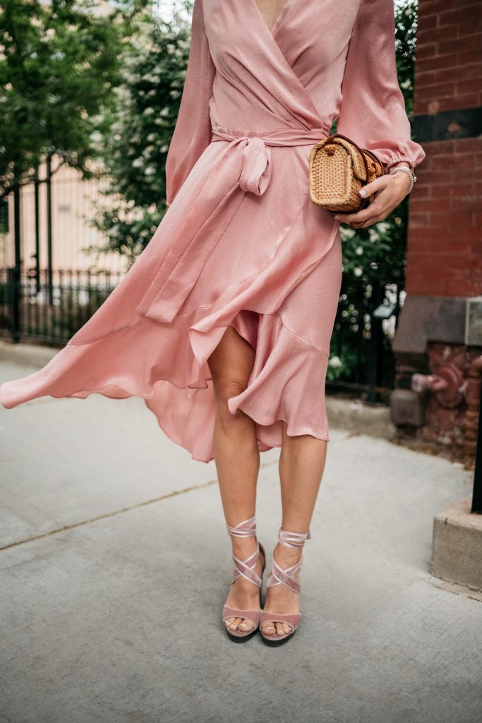 Blogger Mary Krosnjar wearing pink velvet sandals and Positano Bag