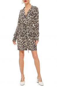 Blogger Mary Krosnjar wearing Topshop Leopard Print Pajama Shirtdress