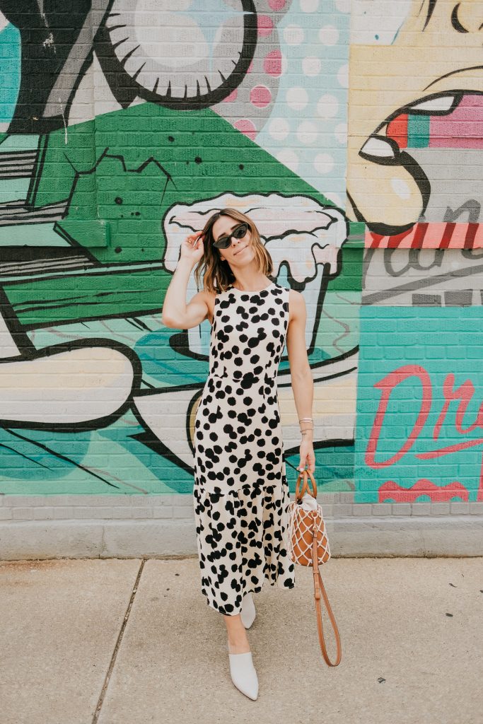 Blogger Mary Krosnjar wearing Who What Wear Polka Dot Sleeveless Ruffle Dress and Mango Net Bag