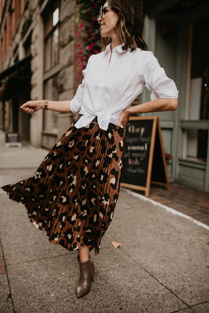 how to style a leopard pleated skirt for work