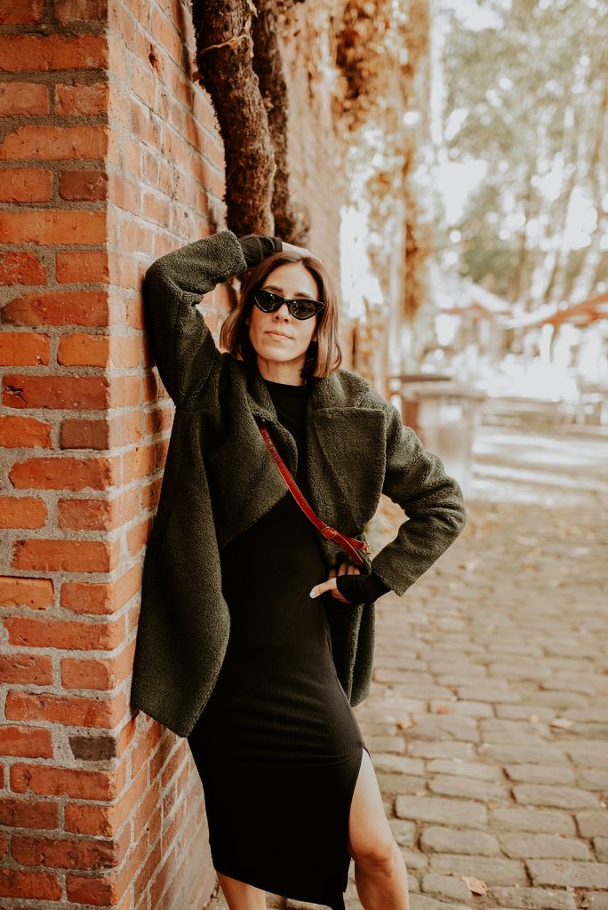 Seattle Blogger Sportsanista wearing The Drop Teddy Coat and Faux Croc Belt Bag 
