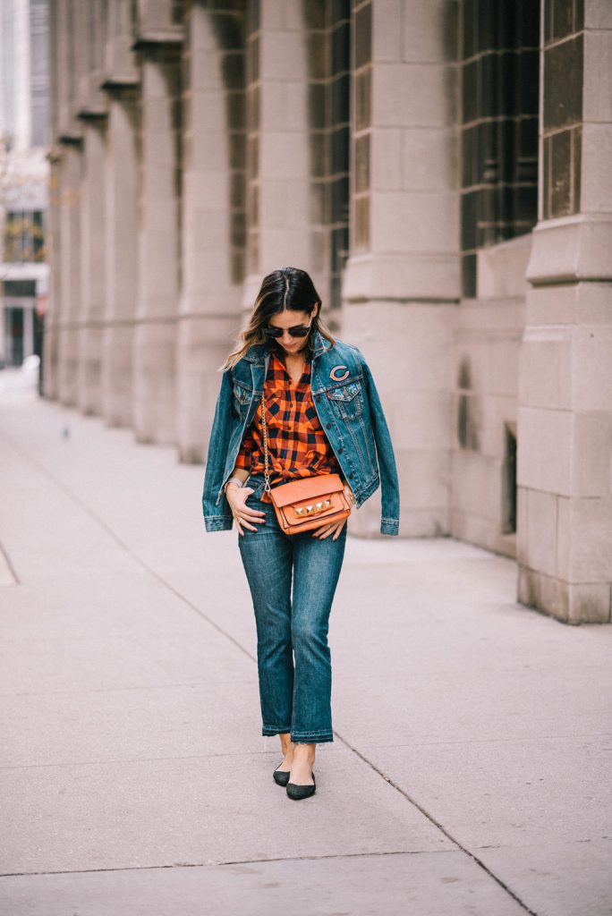 Blogger Mary Krosnjar wearing a Chicago Bears game day fashion look