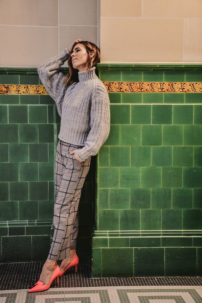 Blogger Mary Krosnjar wearing H&M Cropped Knit Sweater and Checked Wide Leg Pants