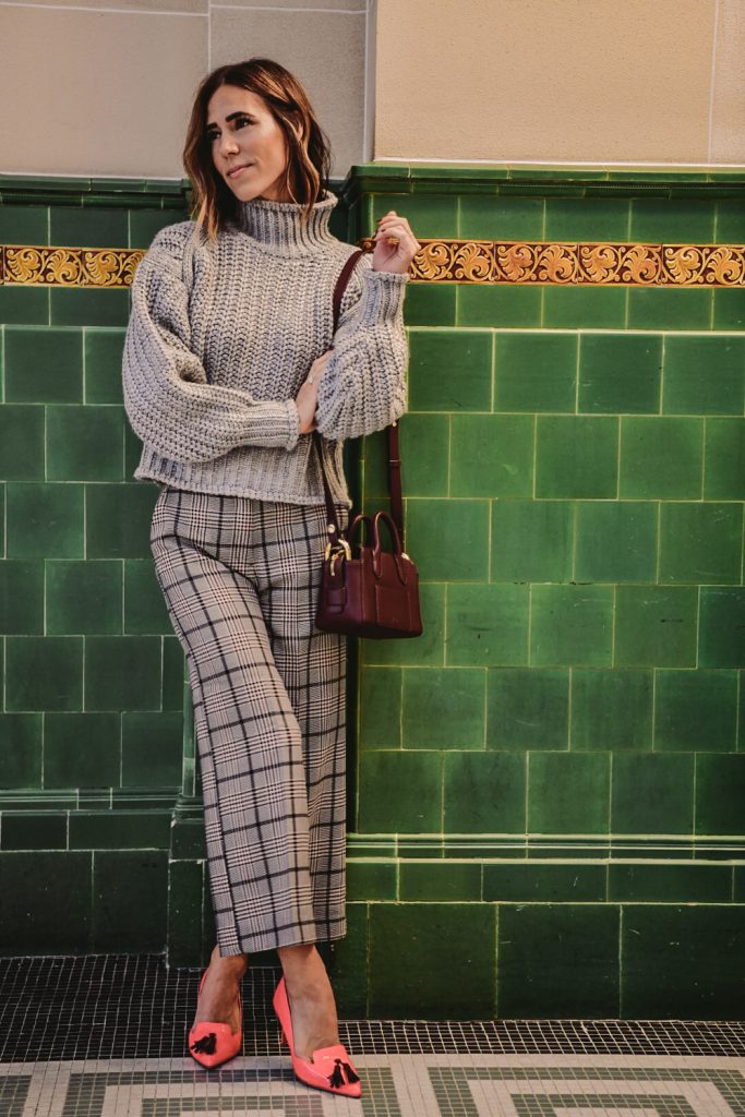 Blogger Mary Krosnjar wearing Chunky Cropped Sweater and Checkered Wide Leg Pants