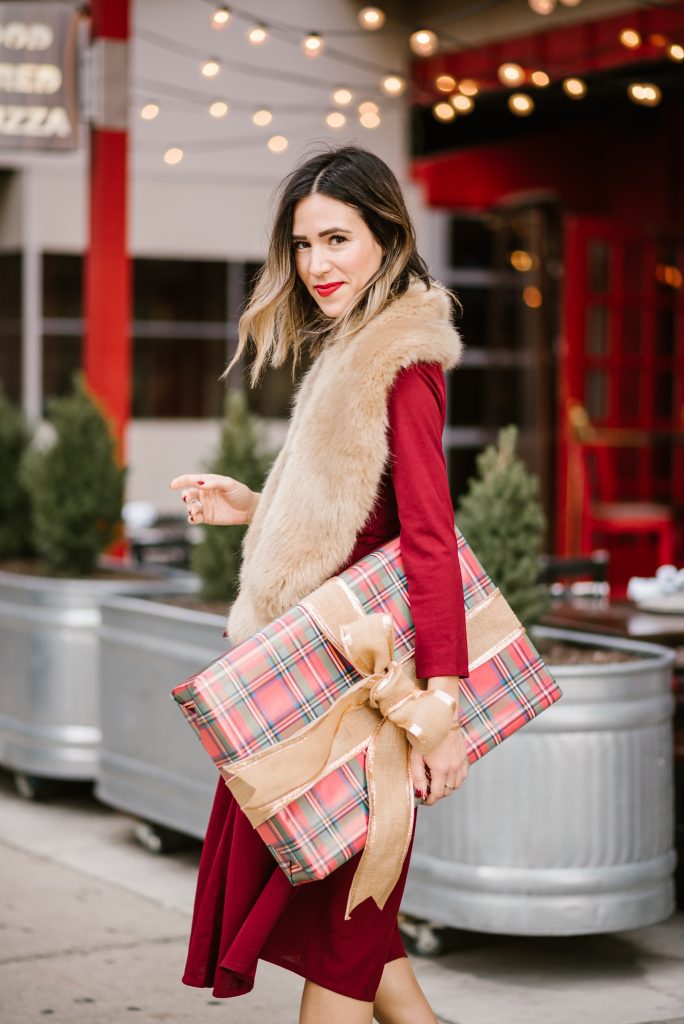 Blogger Mary Krosnjar wearing Faux Fur Stole and Cyber Monday Sales