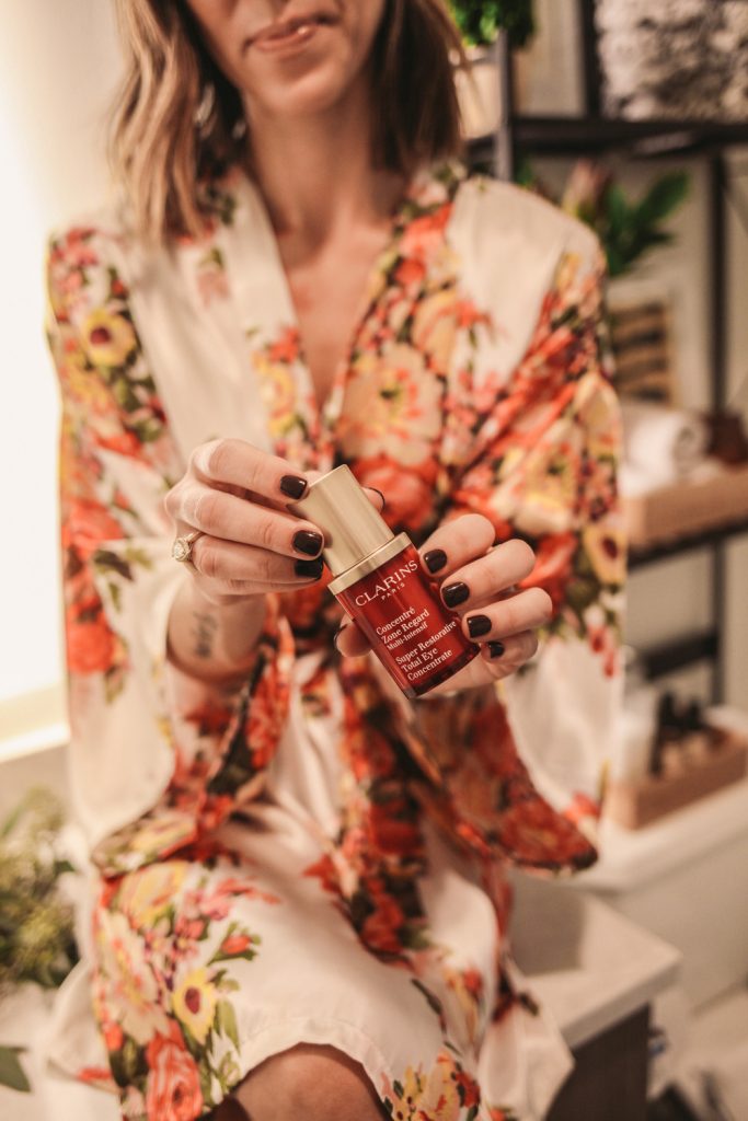 Blogger Mary Krosnjar wearing Clarins Total Eye Concentrate