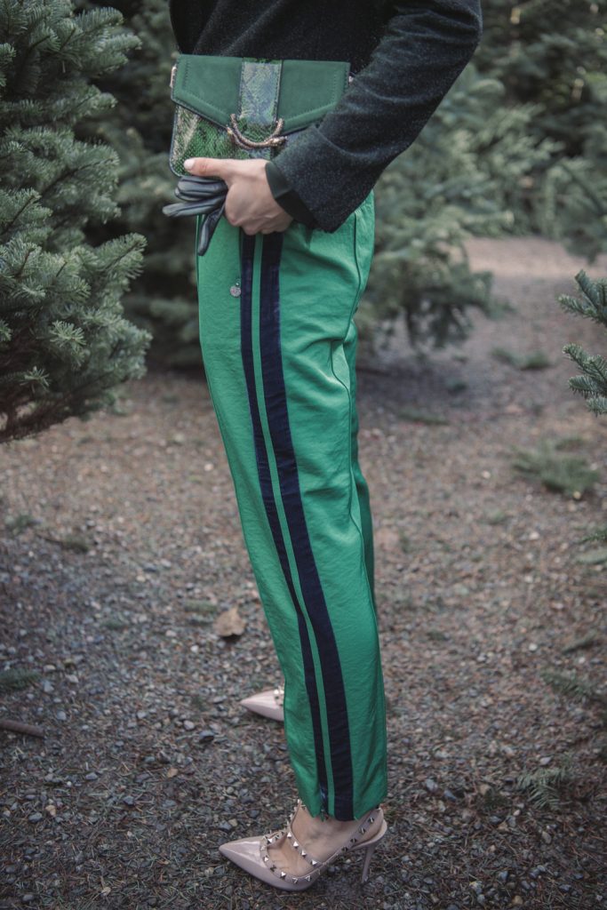 Blogger Sportsanista wearing Valentino Rocketed Pumps and Topshop Sela Crossbody Bag