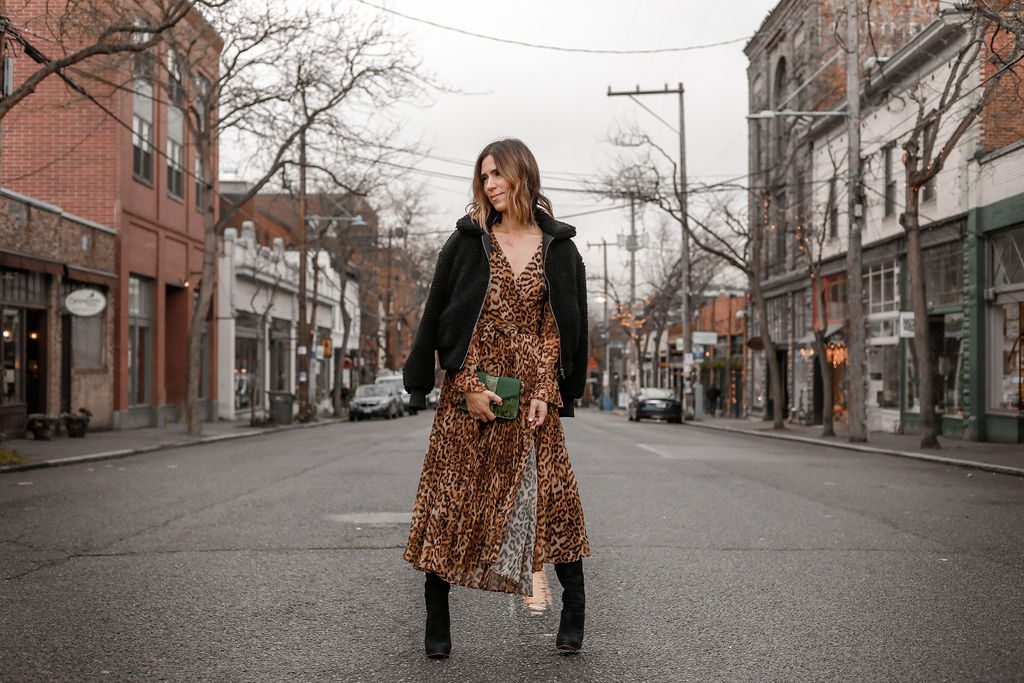 Blogger Mary Krosnjar wearing Topshop Sela Crossbody Bag and Sam Edelman Suede Over the Knee Boots