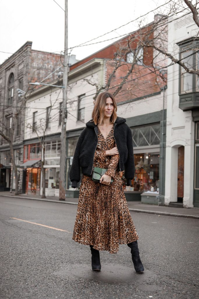 Blogger Mary Krosnjar wearing H&M Pleated Leopard Dress and Topshop Sela Crossbody Bag