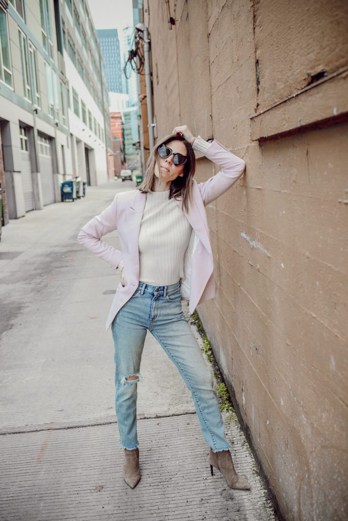 Seattle Fashion Blogger Sportsanista wearing Banana Republic High-Rise Straight Ankle Jean with Fray Hem and H&M Ribbed Mock Turtleneck