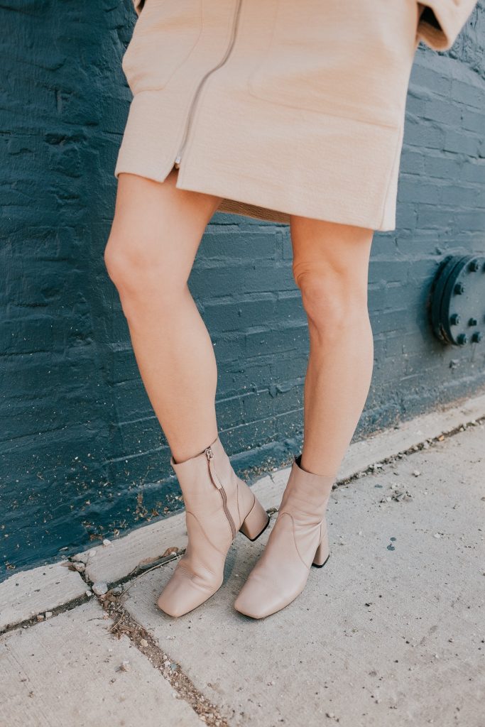 Seattle Fashion Blogger Sportsanista wearing & Other Stories Cylinder Heel Ankle Boots and H&M Skirt with Zip