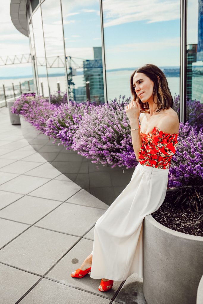 Seattle Fashion Blogger Sportsanista wearing ASOS wide leg white pant and Naturalizer Poppy Suede Sandals for summer
