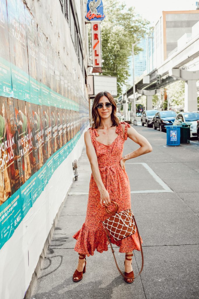 Seattle Fashion Blogger Sportsanista wearing J.Crew Button-front midi dress with ruffle hem in soft rayon and Net Tote for Summer 