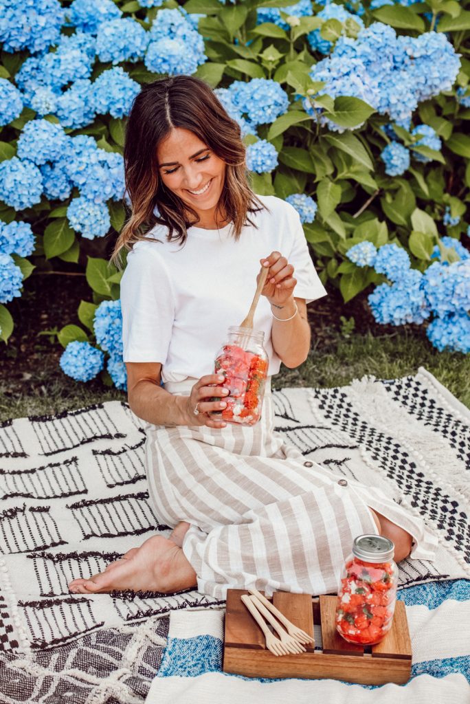 Seattle Fashion Blogger Sportsanista sharing three steps to the perfect summer picnic
