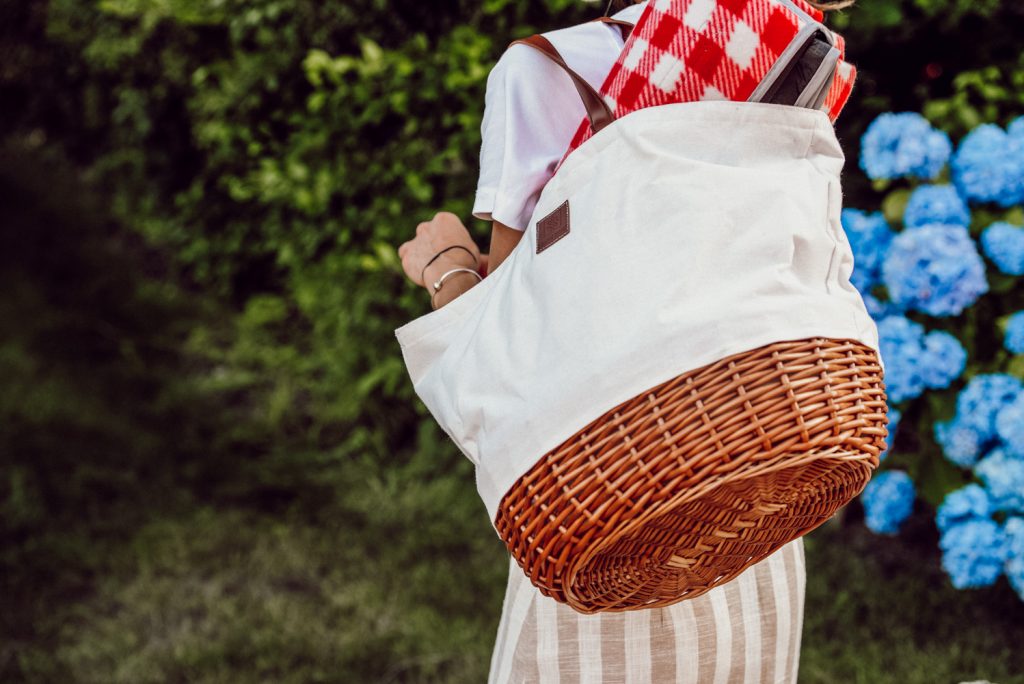 Seattle Fashion Blogger Sportsanista sharing three steps to the perfect summer picnic