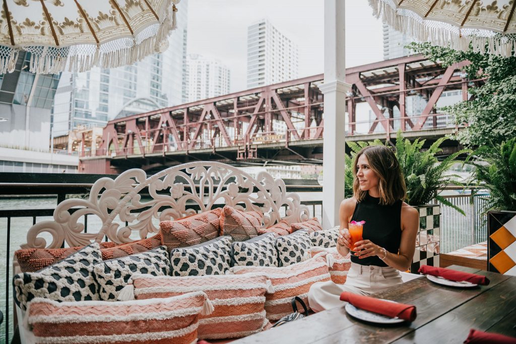Seattle Blogger Sportsanista wearing sharing the best places in Chicago to get a drink 