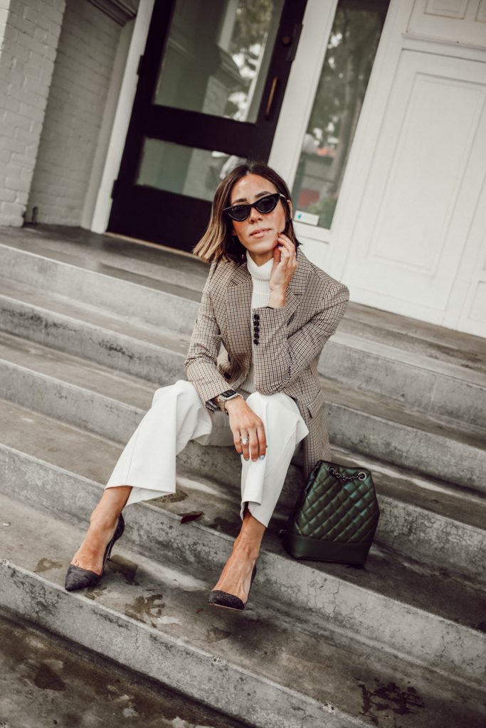 Seattle Fashion Blogger wearing Banana Republic Fitted Blazer and Black Pumps for workwear look 