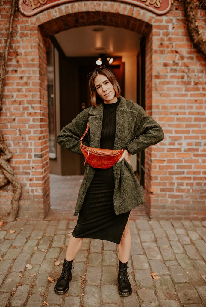 Seattle Blogger Sportsanista wearing the best Teddy Coat Under $100 for Fall 