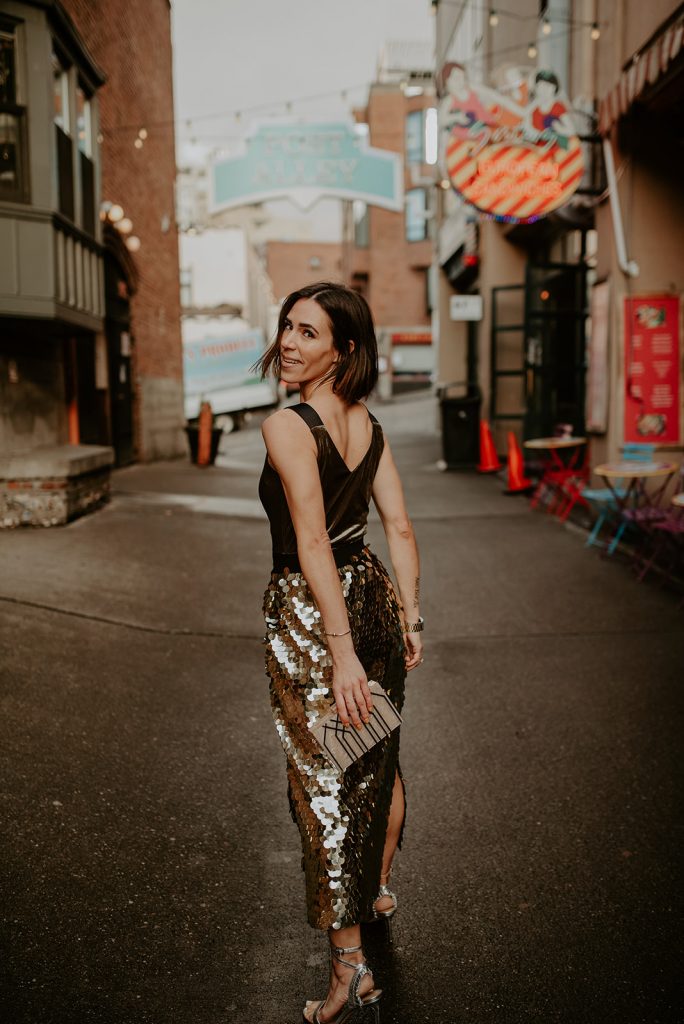 Blogger Mary Krosnjar wearing the perfect sequin skirt and velvet top for holiday look